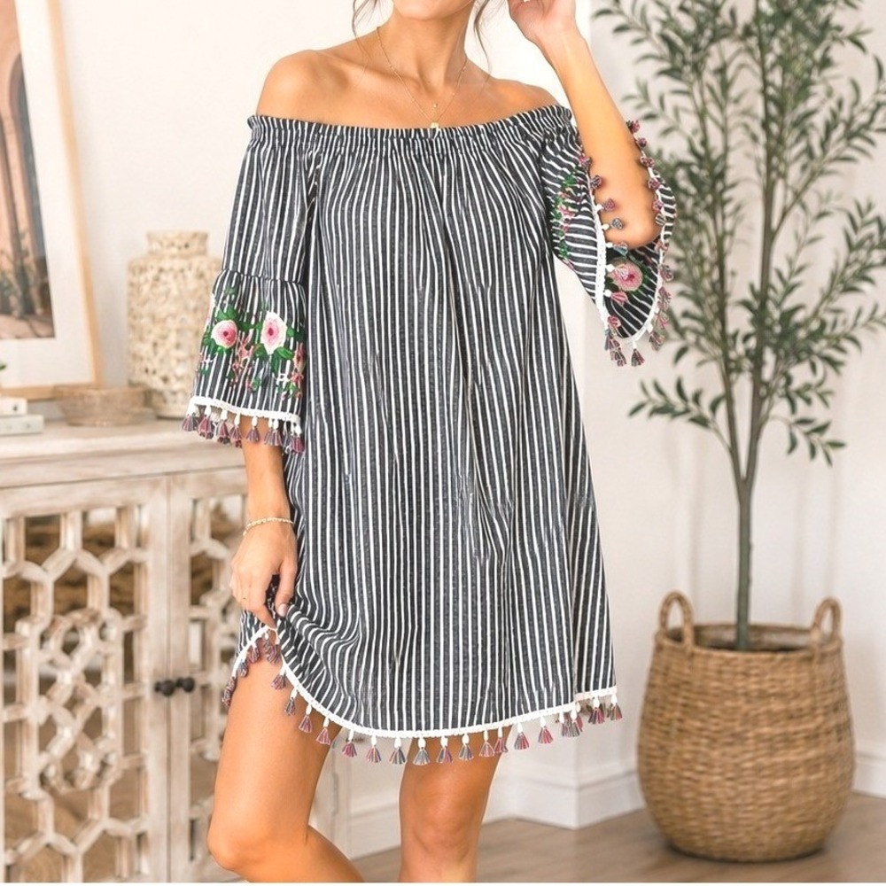 Southern Stitch Off Shoulder Embroidered Striped Tassel Dress Women's Small Boho